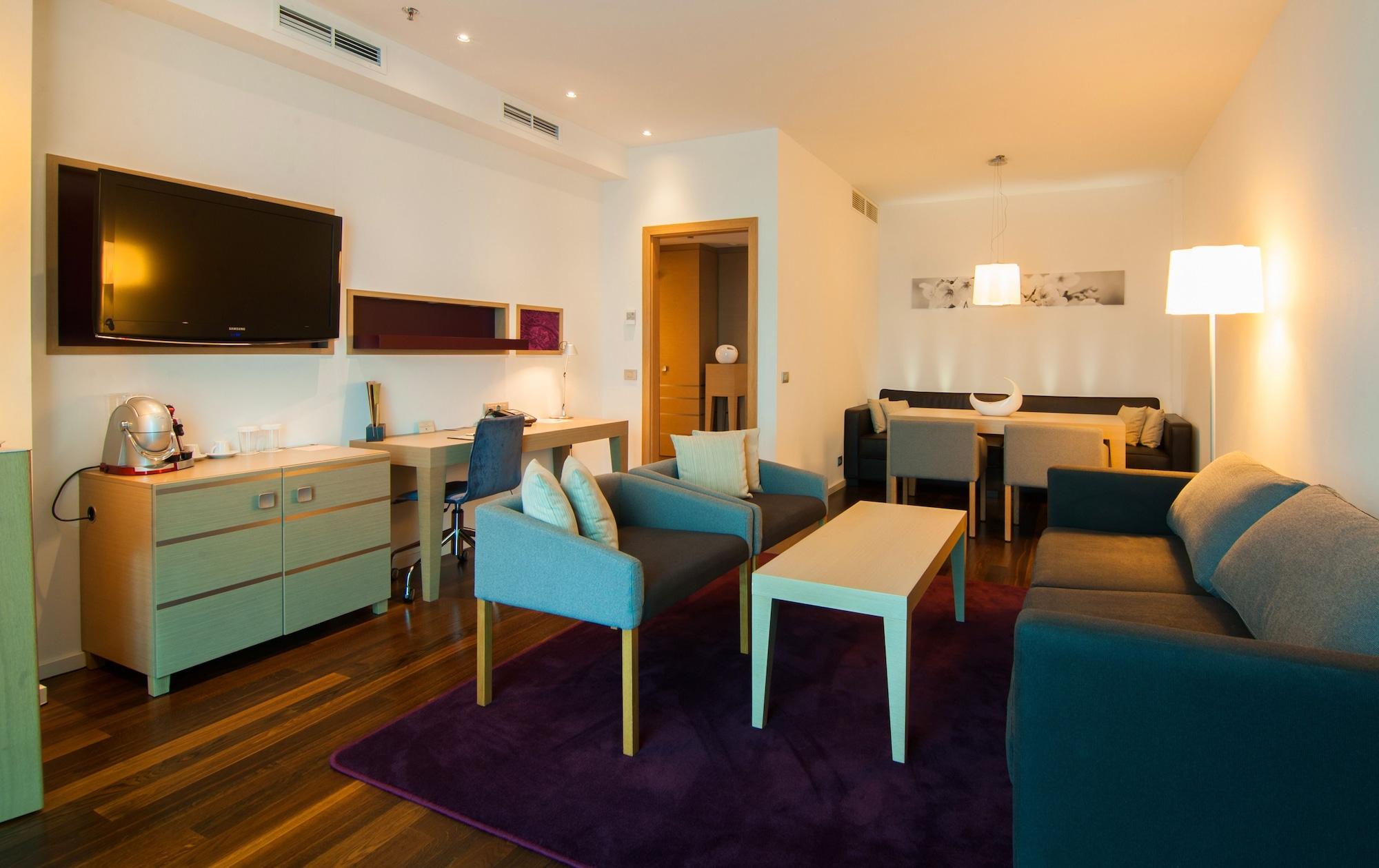 Doubletree By Hilton Oradea Hotel Exterior photo