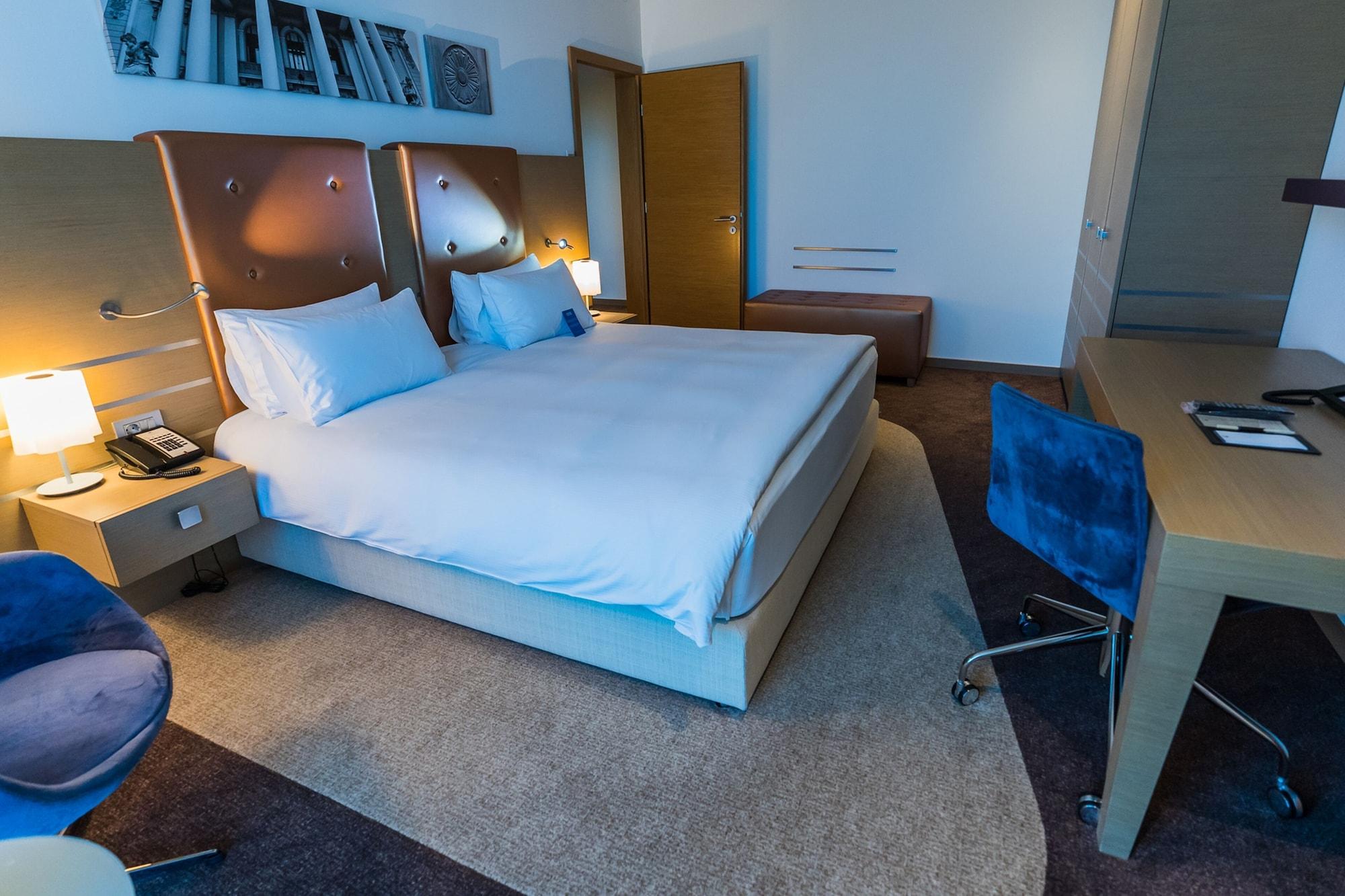 Doubletree By Hilton Oradea Hotel Exterior photo