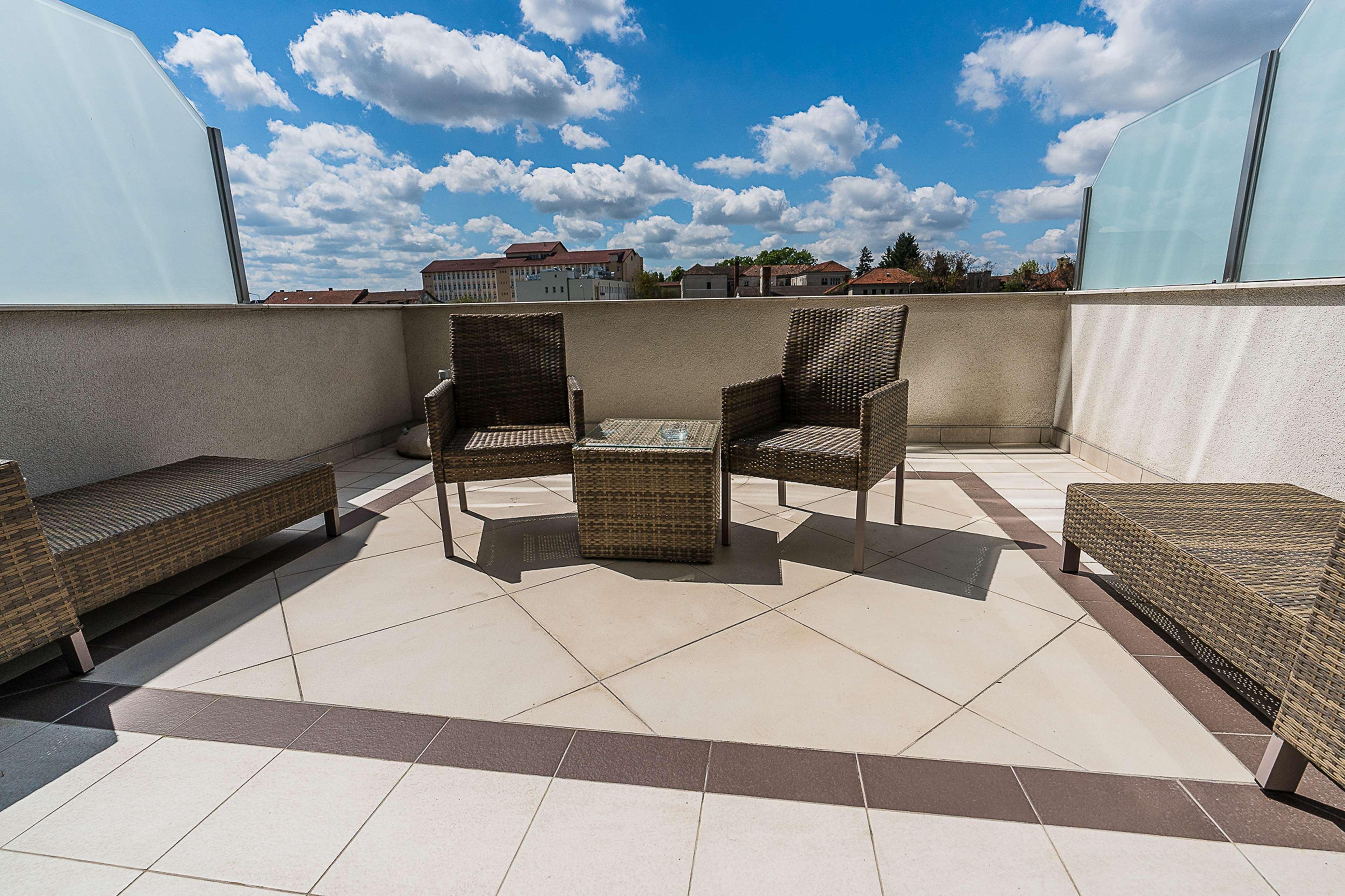 Doubletree By Hilton Oradea Hotel Exterior photo