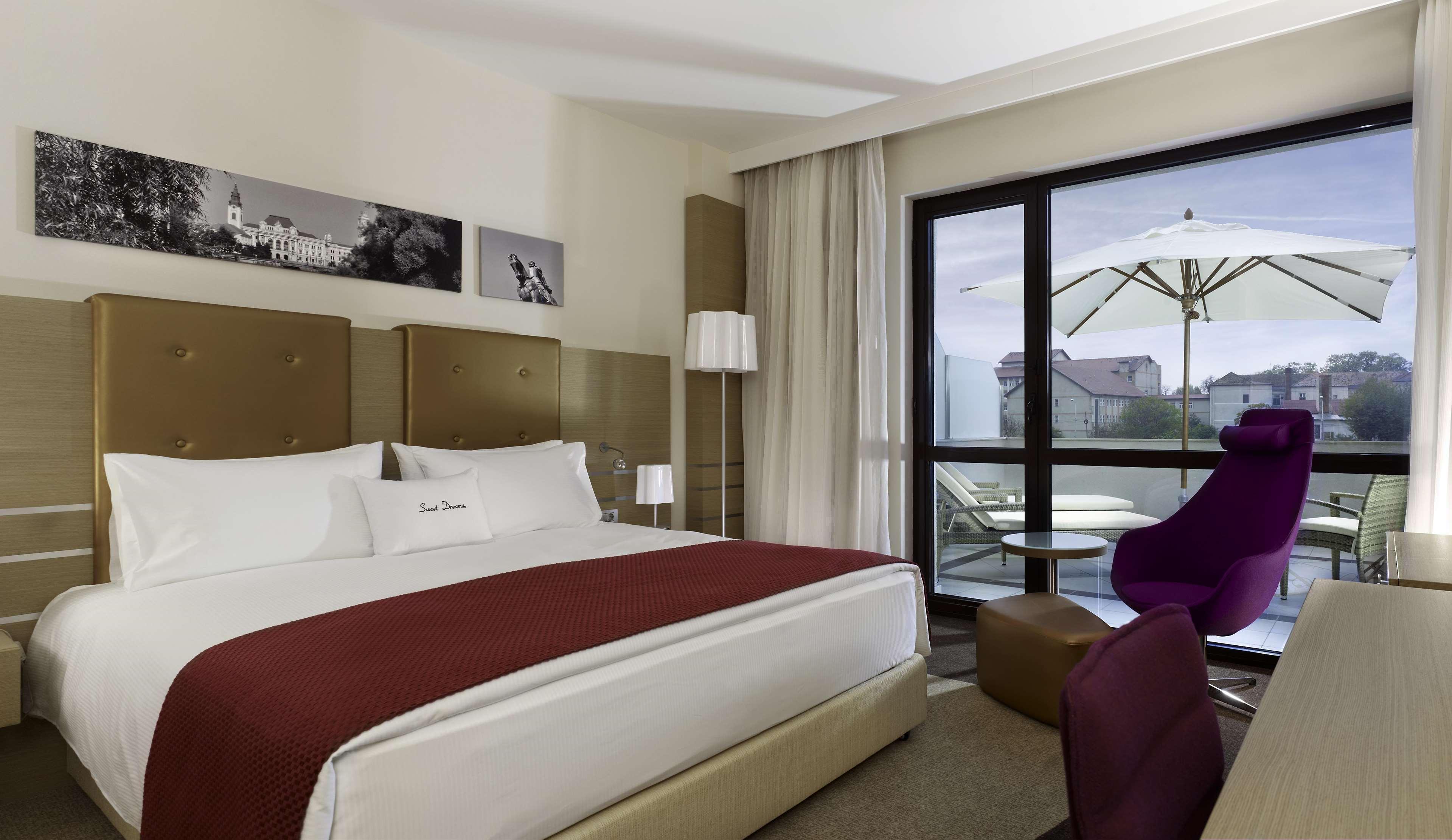 Doubletree By Hilton Oradea Hotel Exterior photo