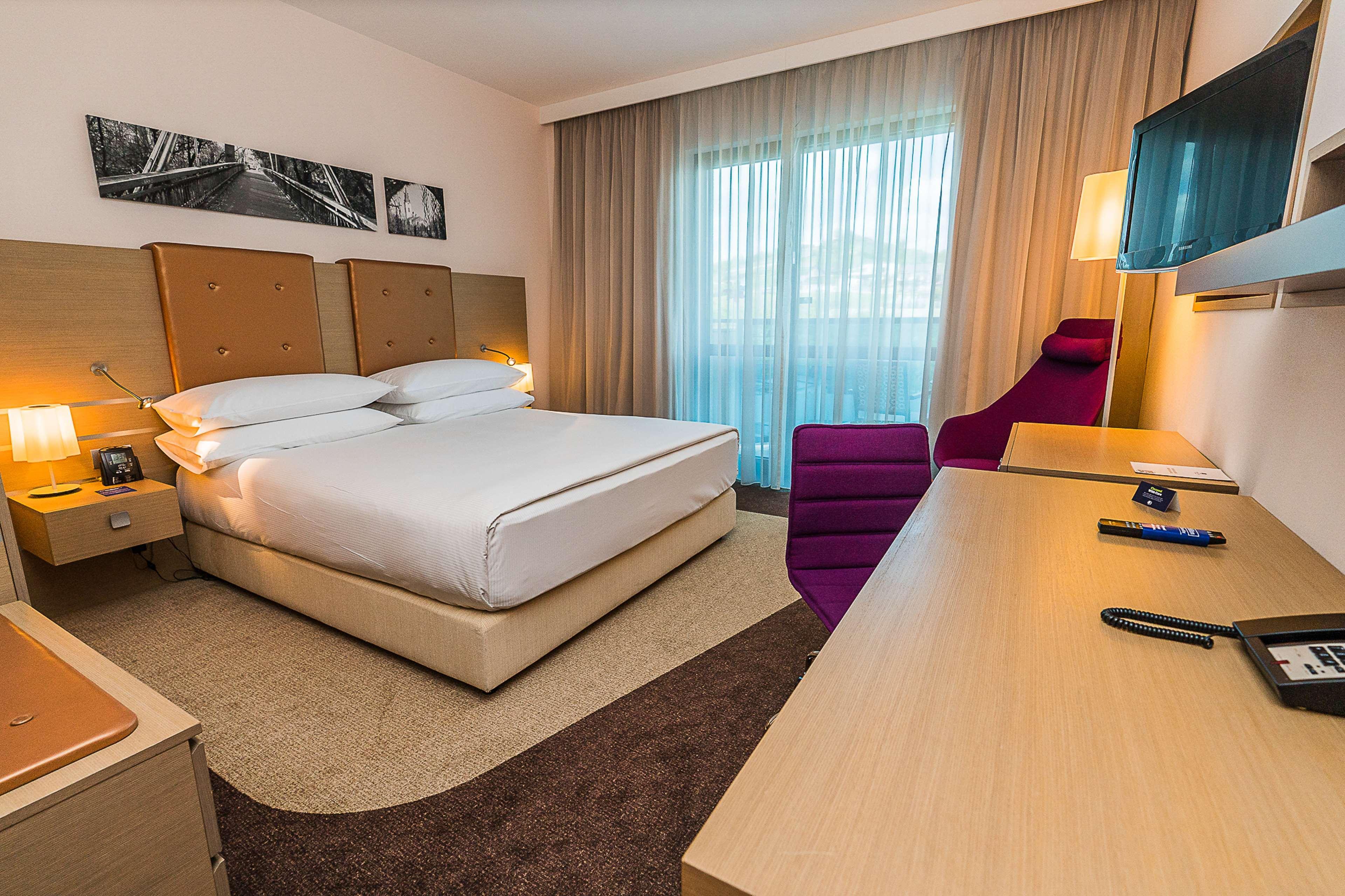 Doubletree By Hilton Oradea Hotel Exterior photo