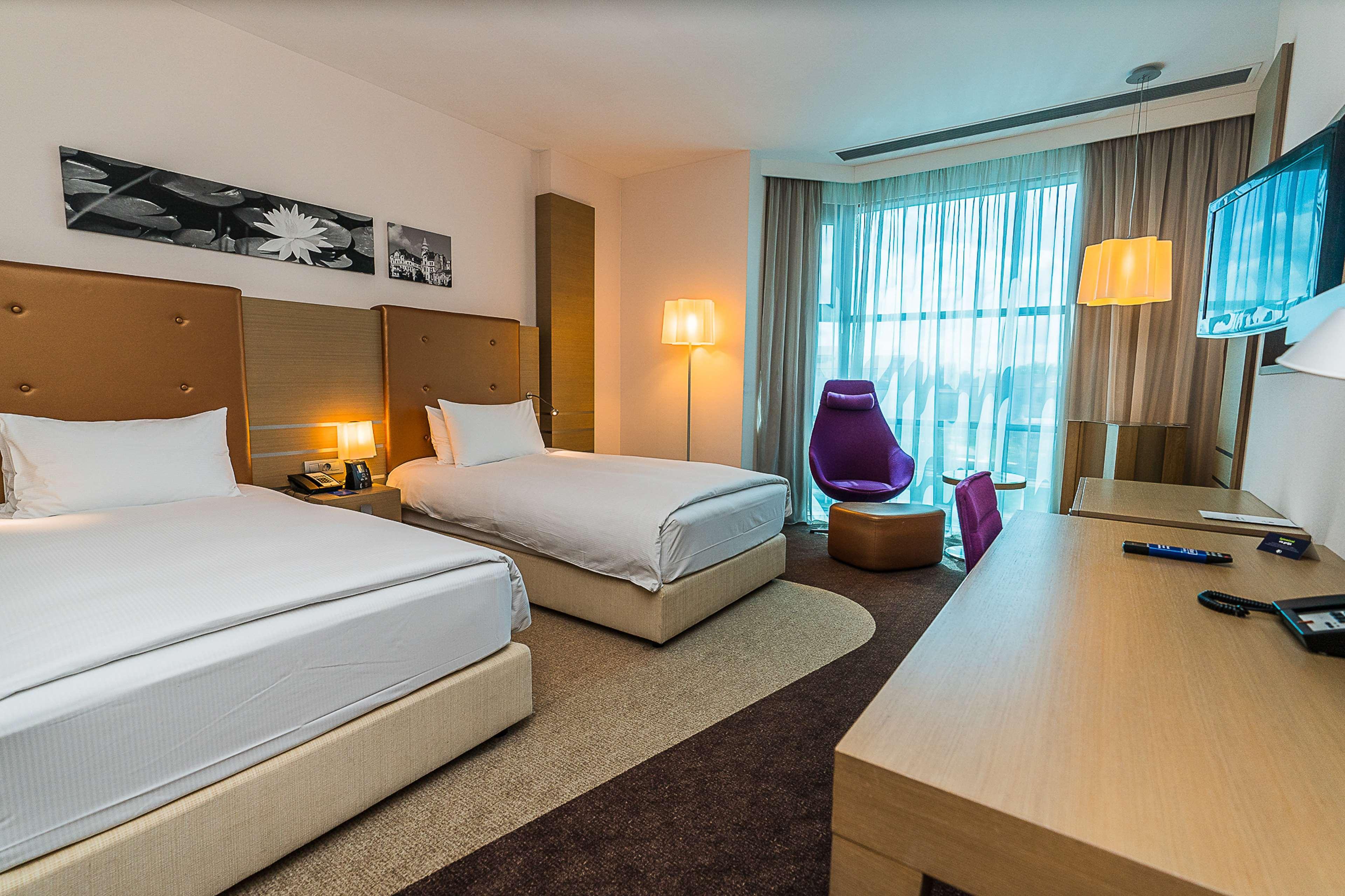Doubletree By Hilton Oradea Hotel Exterior photo