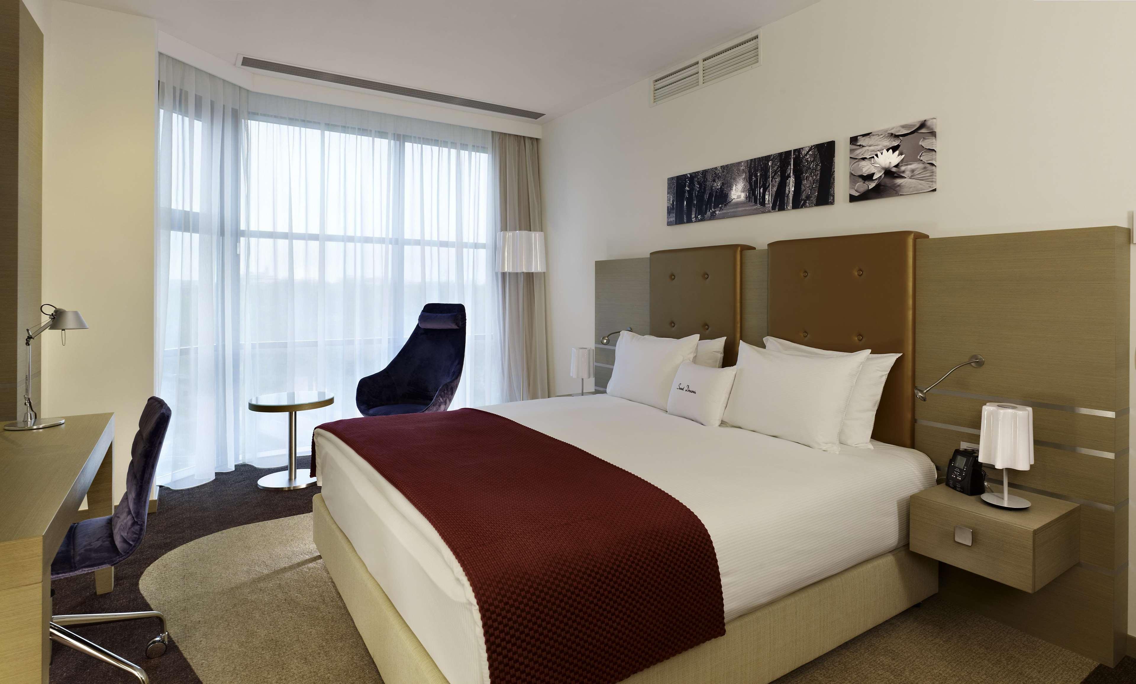 Doubletree By Hilton Oradea Hotel Exterior photo