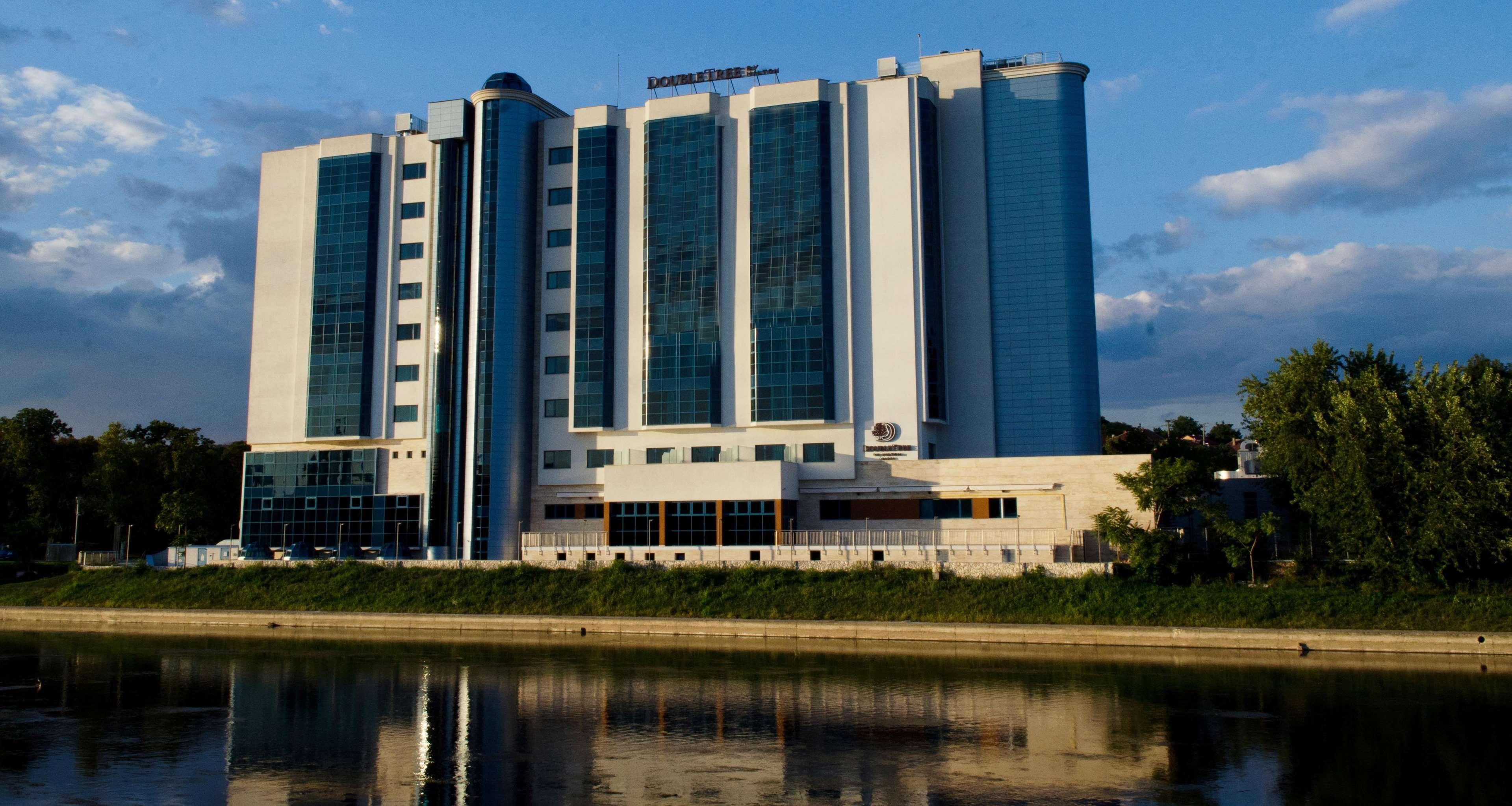 Doubletree By Hilton Oradea Hotel Exterior photo