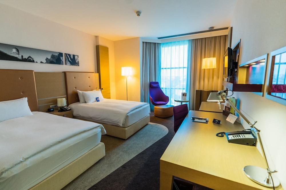 Doubletree By Hilton Oradea Hotel Exterior photo