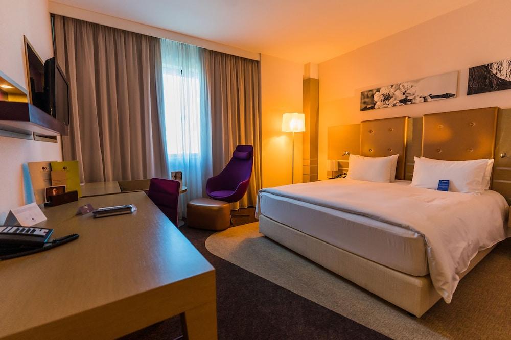 Doubletree By Hilton Oradea Hotel Exterior photo