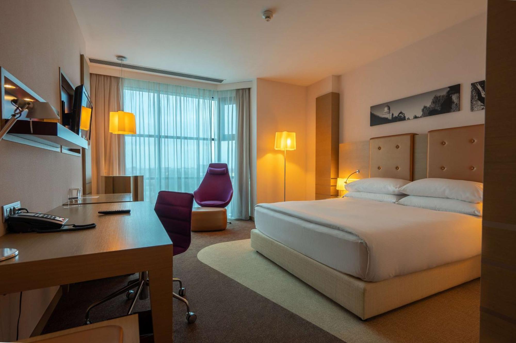 Doubletree By Hilton Oradea Hotel Exterior photo