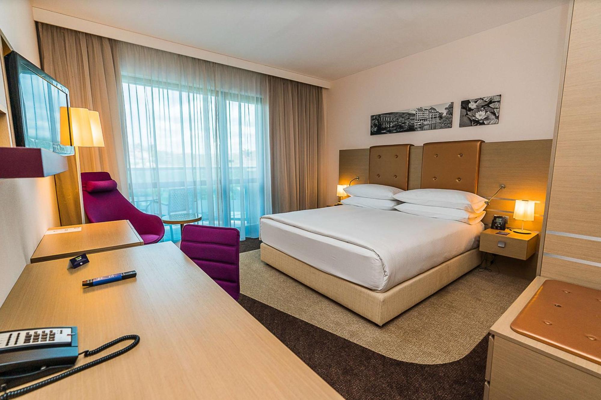 Doubletree By Hilton Oradea Hotel Exterior photo