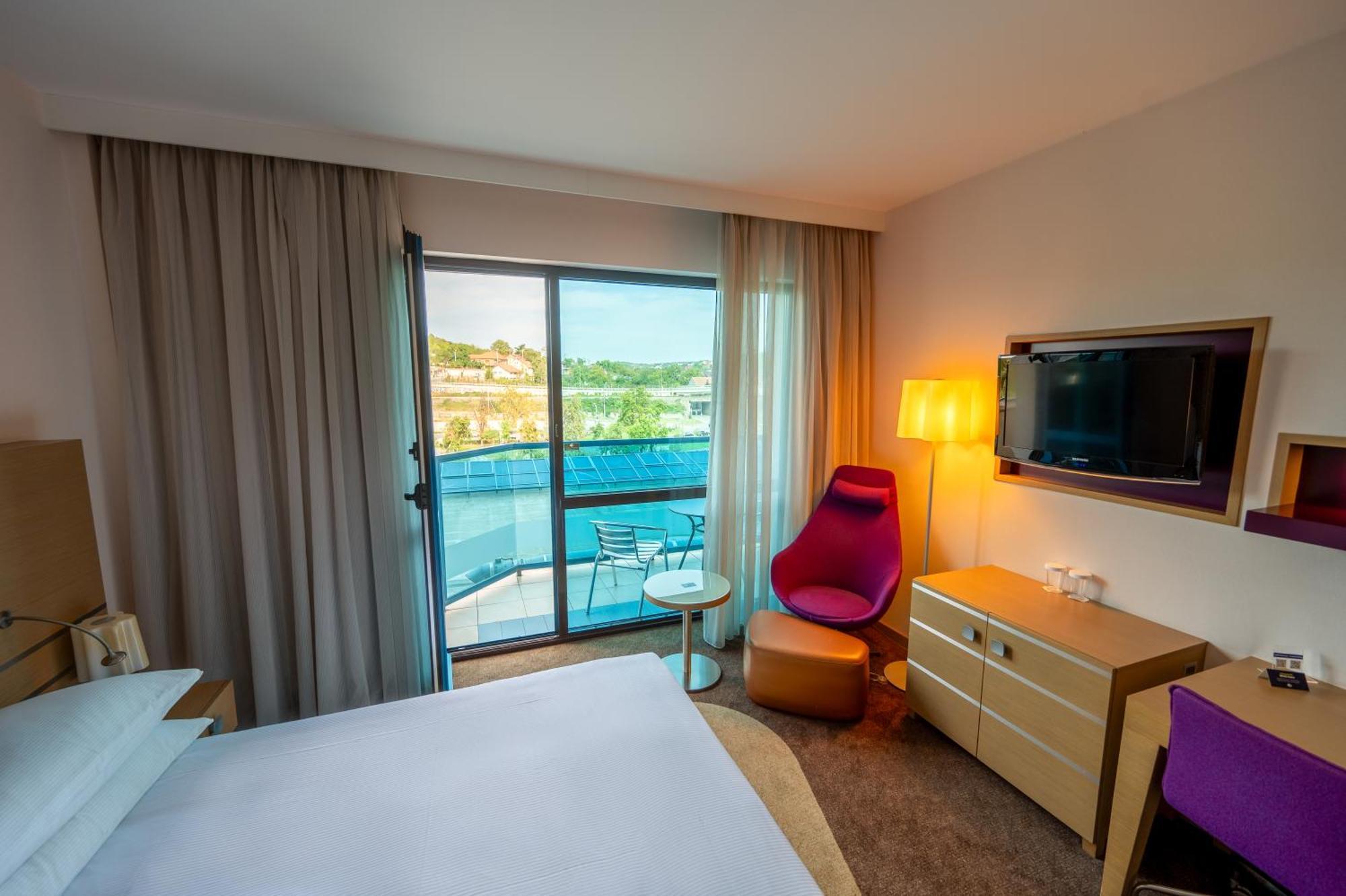 Doubletree By Hilton Oradea Hotel Exterior photo