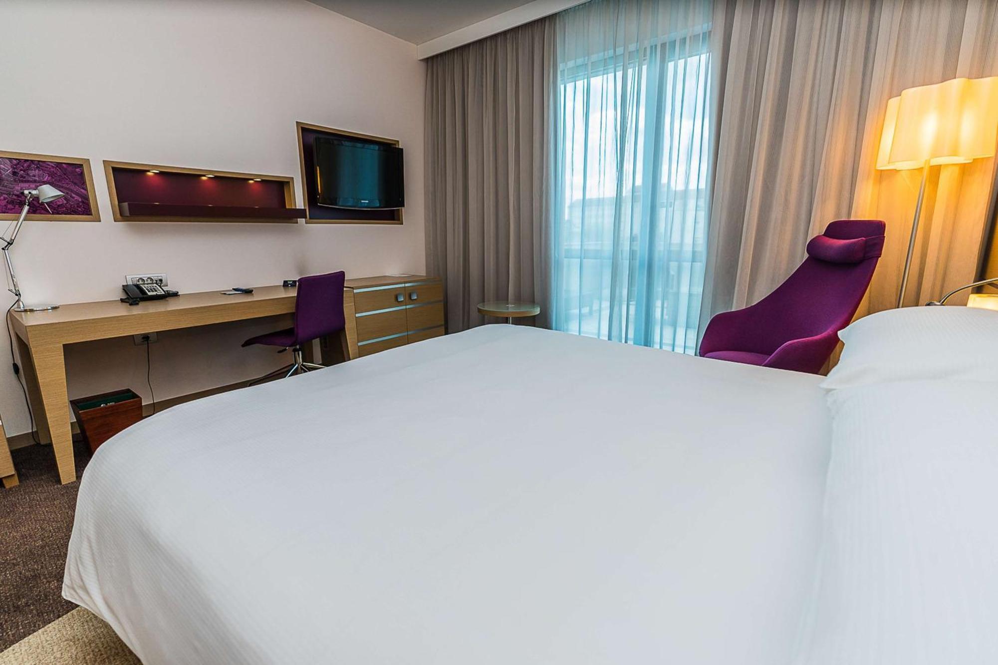Doubletree By Hilton Oradea Hotel Exterior photo
