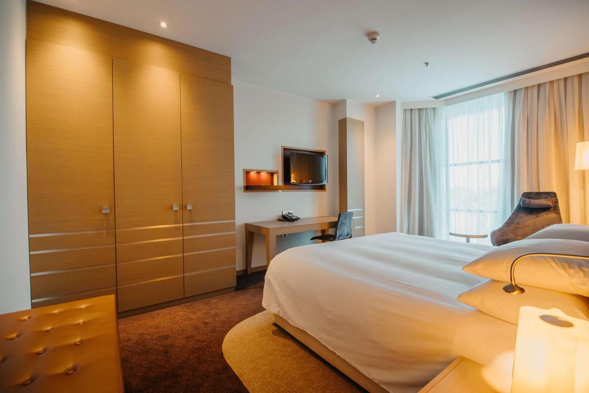 Doubletree By Hilton Oradea Hotel Exterior photo
