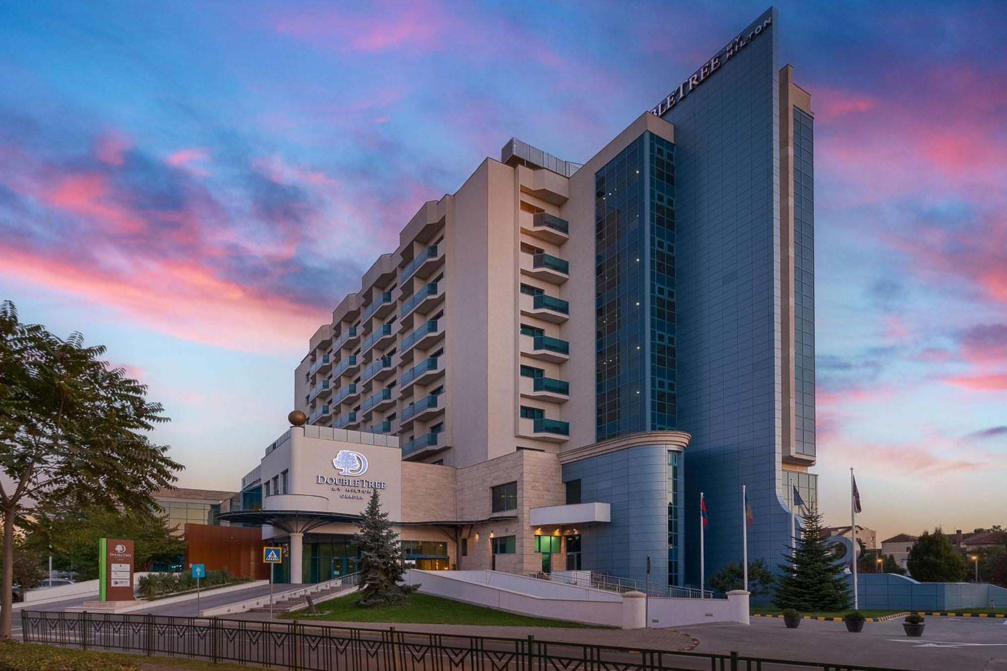Doubletree By Hilton Oradea Hotel Exterior photo